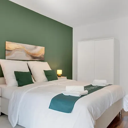 Altura Business Sparrenburg View Apartmán *